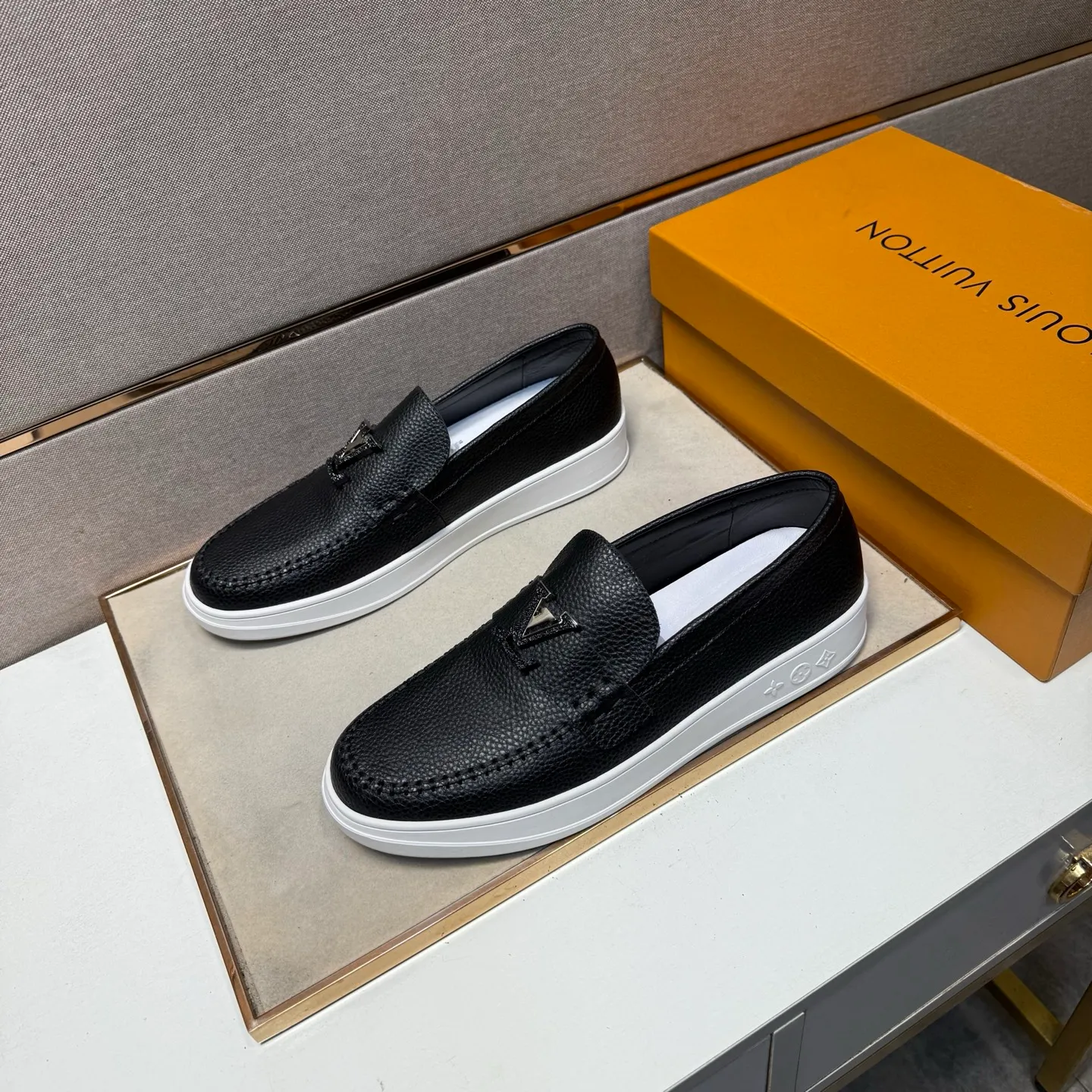 Men's men's shoes 💰pp442【LV～】men's casual shoes 2025z cabinet sales simultaneously 🔶Size: 38-44#️⃣ 🔷3 colors🔜The upper is made of multi-material splicing ➕Genuine leather lining, comfortable and breathable, sole: original comfortable and wear-resistant outsole, ⚠️real thing📱photographed🎬real thing is better📢📢📢